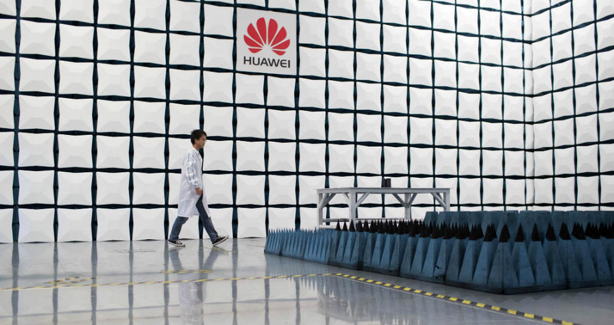 هواوی پرچمدار خود را با دستیار صوتی هوشمند راهی بازار میکند