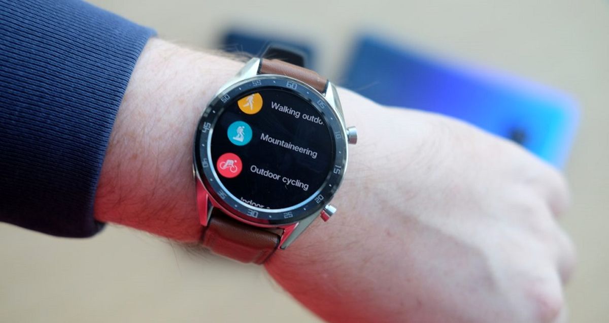 پوستر آنر واچ به طراحی آن اشاره می کند