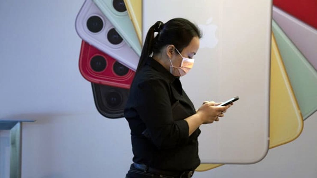اپل باز کردن قفل آیفون را بدون Face ID آسانتر میکند؛ زیرا همه ماسک دارند!