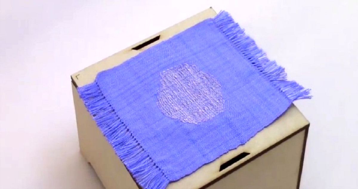 فقط با یک لمس رنگ لباس خود را تغییر دهید!